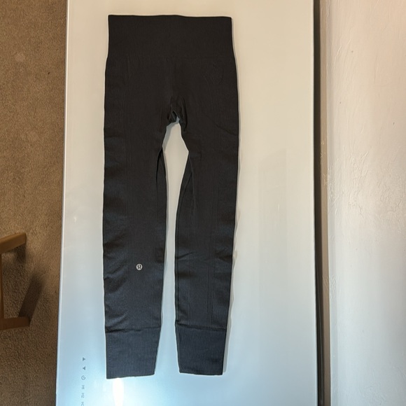 Lululemon Athletica charcoal cropped ribbed leggings size 2 - Picture 1 of 10